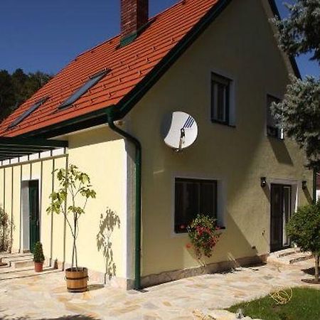Romantic Cottage Pitten Dış mekan fotoğraf